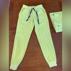 Zamora bottoms Catarina top serving Lime limited addition set S